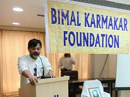 Mr. Srijit Mukhopadhyay addresses the audience to put forward his views related to the cause of organ donation Mr. Srijit Mukhopadhyay addresses the audience to put forward his views related to the cause of organ donation